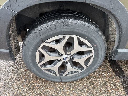 Used 2023 Subaru Forester Premium image 8