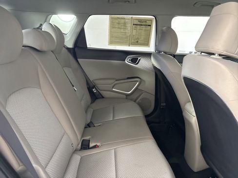 Used 2025 Kia Soul LX image 24