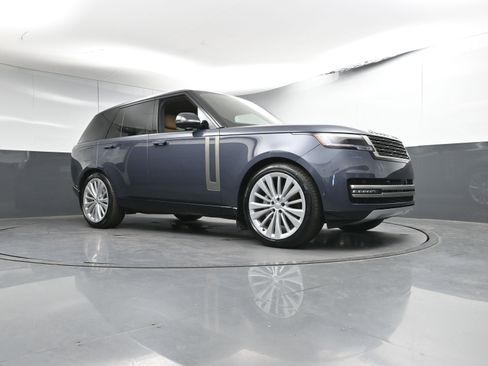 Used 2025 Land Rover Range Rover SE image 27