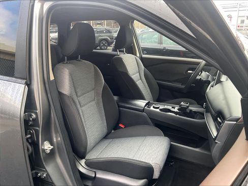 Used 2023 Nissan Rogue SV image 11