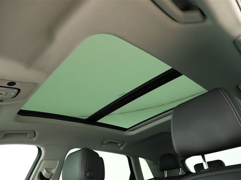 Used 2022 Audi e-tron Premium image 26