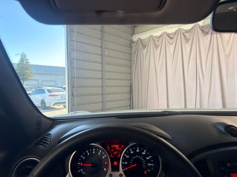 Used 2014 Nissan Juke S FWD image 24
