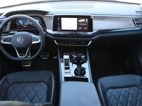 Certified 2025 Volkswagen Atlas SEL Premium R-Line image 29