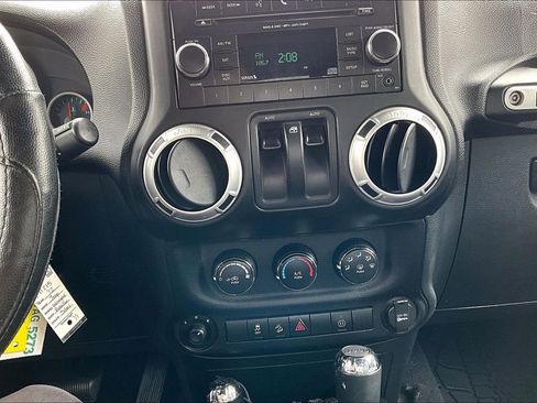 Used 2012 Jeep Wrangler Rubicon AWD/4WD image 35