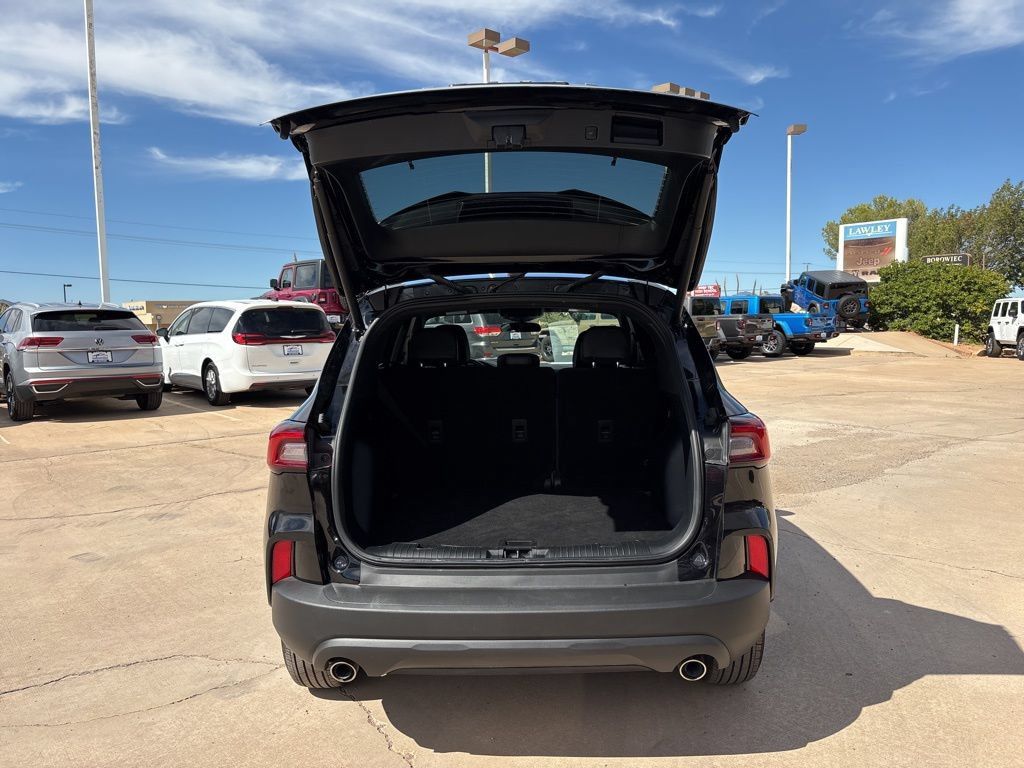 Used 2025 Ford Escape ST-Line Select AWD/4WD image 47
