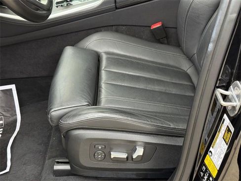 Used 2019 BMW X5 xDrive40i w/ Executive Package image 18