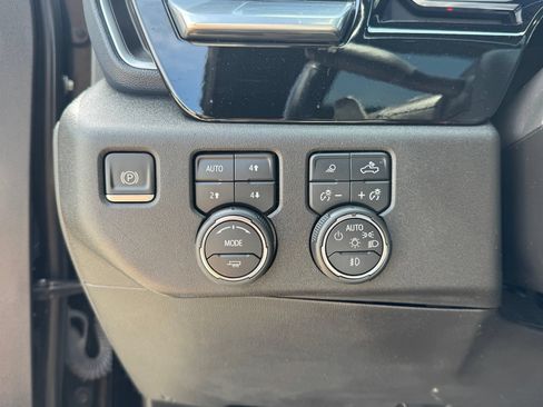 Used 2022 Chevrolet Silverado 1500 High Country w/ High Country Premium Package AWD/4WD image 19