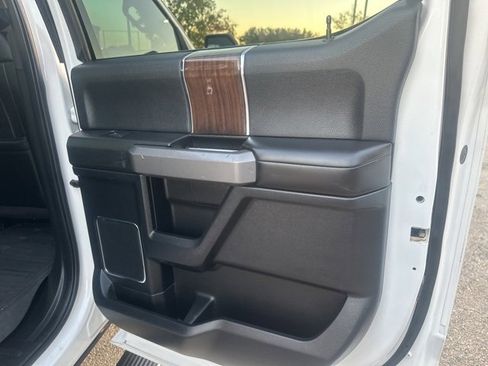 Used 2017 Ford F150 Platinum w/ Equipment Group 701A Luxury image 10