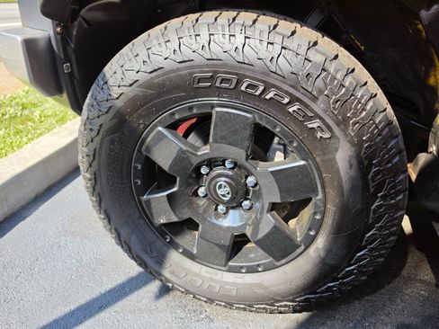 Used 2007 Toyota FJ Cruiser 4WD image 10