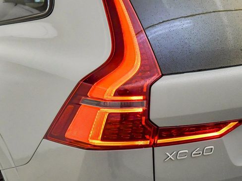 New 2026 Volvo XC60 B5 Ultra w/ Protection Package Premier AWD/4WD image 12