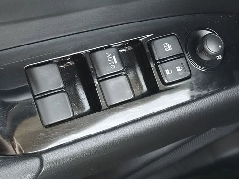 Used 2017 MAZDA CX-5 Touring image 10