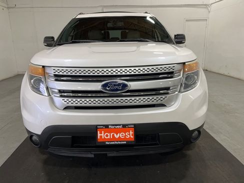 Used 2015 Ford Explorer XLT w/ Equipment Group 202A image 2
