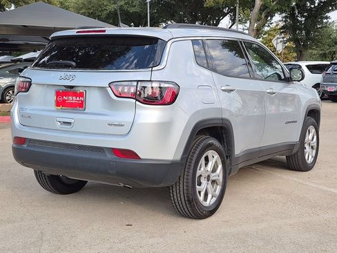 Used 2025 Jeep Compass Latitude w/ Convenience Group AWD/4WD image 9
