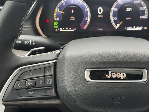 New 2025 Jeep Grand Cherokee L Limited w/ Luxury Tech Group II image 28