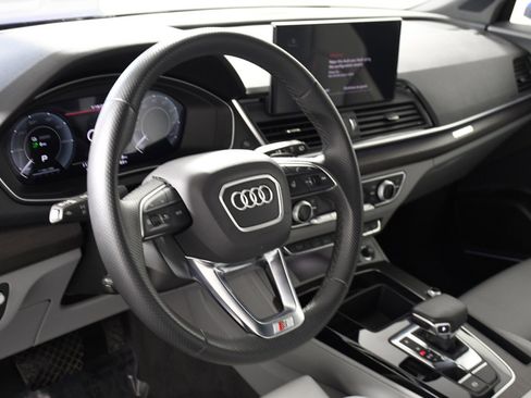 Used 2024 Audi Q5 e Prestige w/ Prestige Package image 13