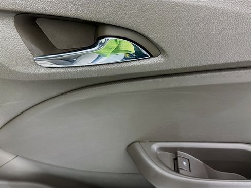 Used 2017 Chevrolet Cruze LS image 27