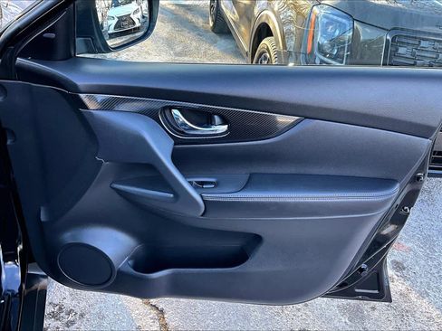 Used 2018 Nissan Rogue SL w/ Premium Package image 22