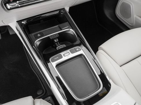 Used 2025 Mercedes-Benz GLB 250 4MATIC image 21