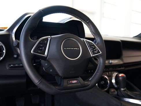 Used 2016 Chevrolet Camaro SS RWD image 8