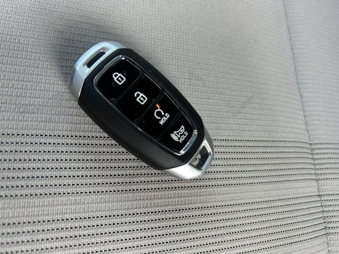 Used 2025 Hyundai Venue SEL FWD image 31