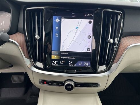 Used 2022 Volvo S60 B5 Momentum w/ Premium Package image 21