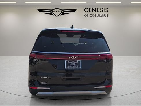 Used 2024 Kia Carnival LX FWD image 4