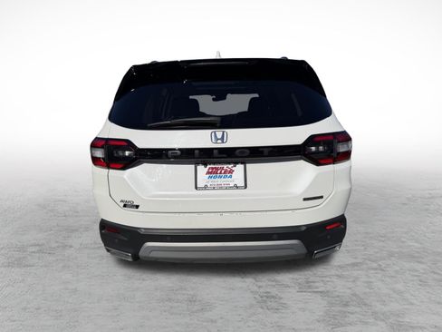 Certified 2024 Honda Pilot Touring image 5