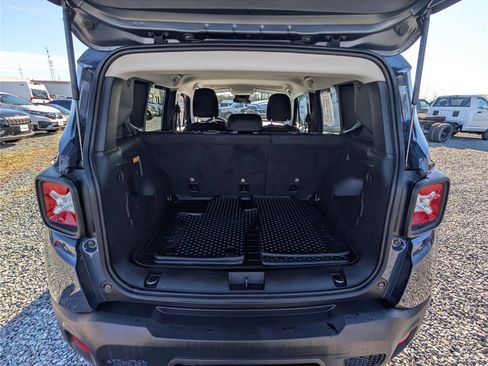 Used 2022 Jeep Renegade Latitude image 12