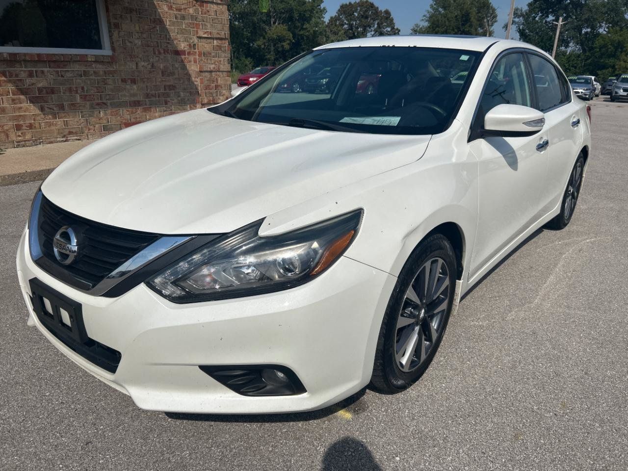 Used 2017 Nissan Altima 2.5 SL w/ 2.5 Technology Package FWD image 1