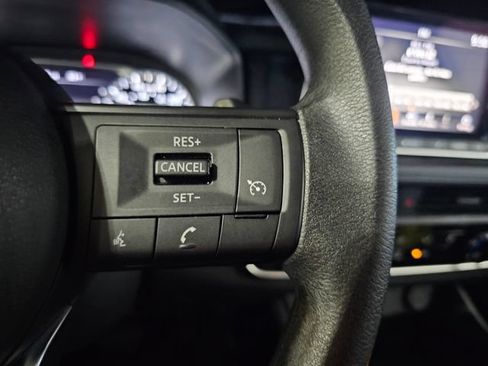 Used 2024 Nissan Rogue S FWD image 35