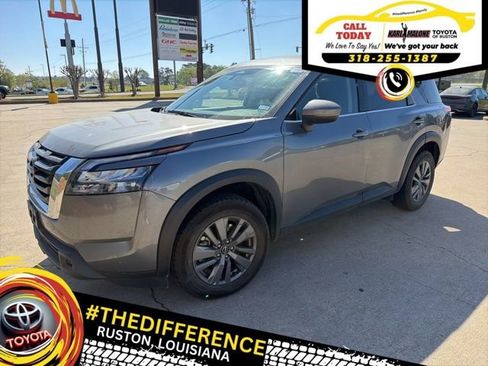 Used 2025 Nissan Pathfinder SV image 1