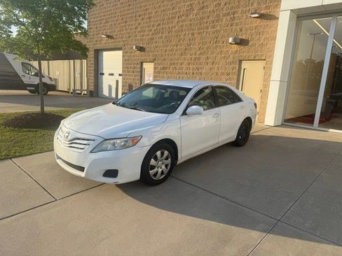 Used 2010 Toyota Camry LE FWD image 1