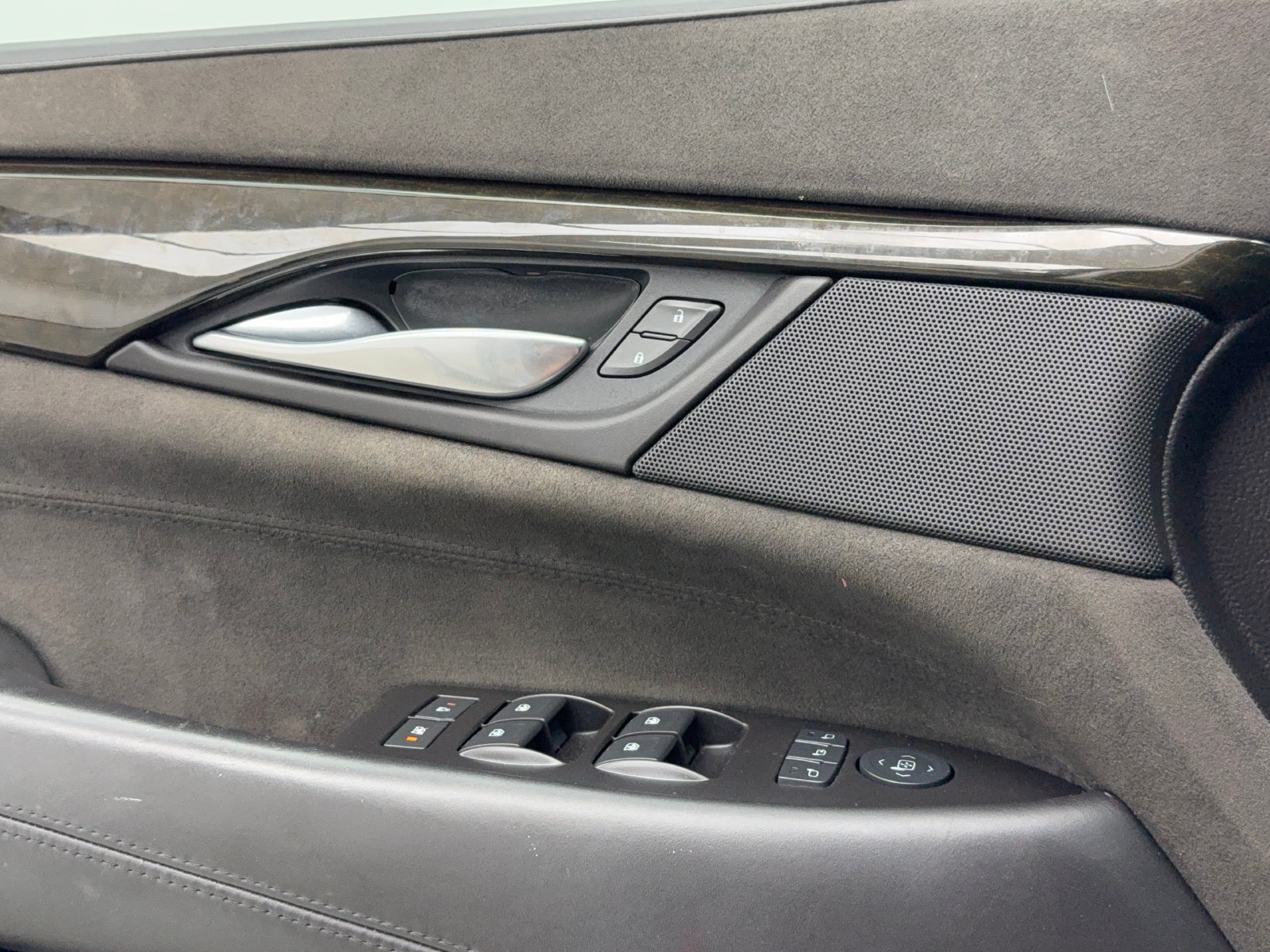 Used 2016 Cadillac Escalade Platinum AWD/4WD image 19