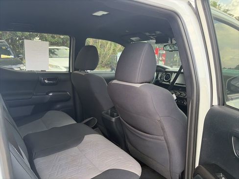 Used 2020 Toyota Tacoma TRD Sport w/ Technology Package image 11