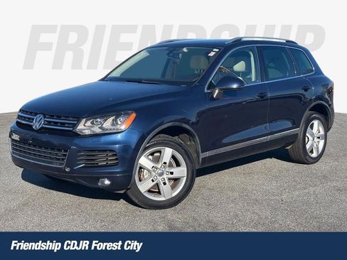 Used 2014 Volkswagen Touareg Sport image 1