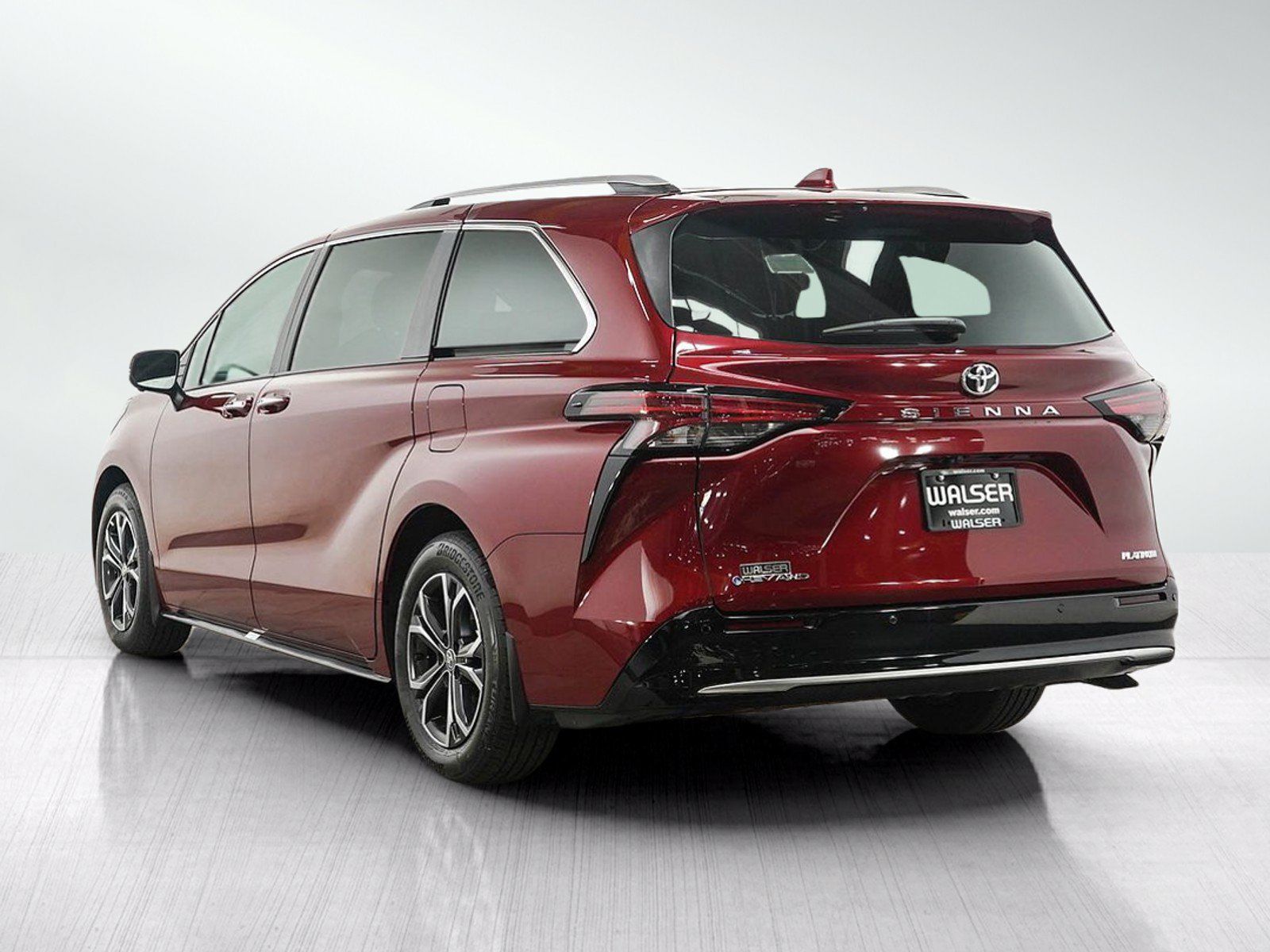 Used 2026 Toyota Sienna Platinum AWD/4WD image 3