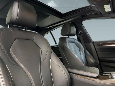 Used 2019 BMW 530i RWD image 17