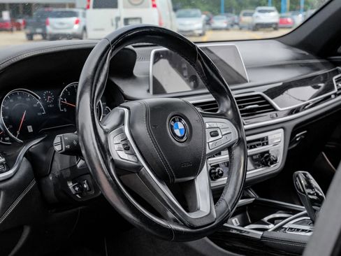 Used 2018 BMW 740i image 22