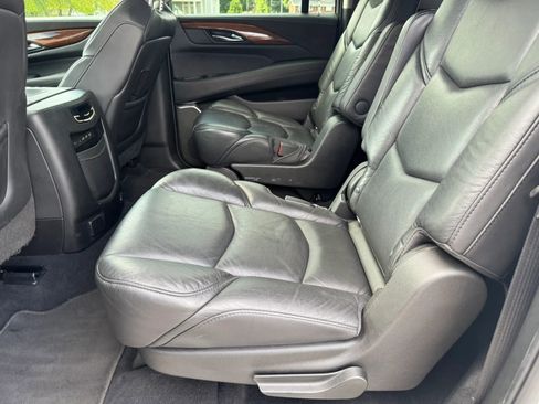 Used 2018 Cadillac Escalade ESV Luxury AWD/4WD image 36