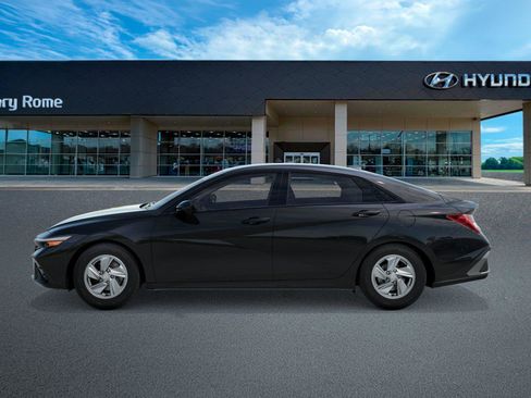 New 2026 Hyundai Elantra SE FWD image 3