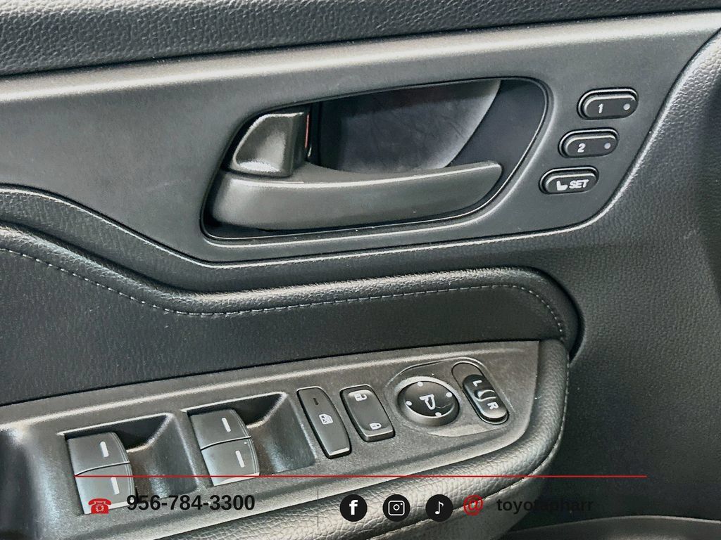 Used 2025 Honda Odyssey Sport-L image 16