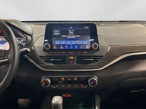 Used 2025 Nissan Altima 2.5 SV image 26