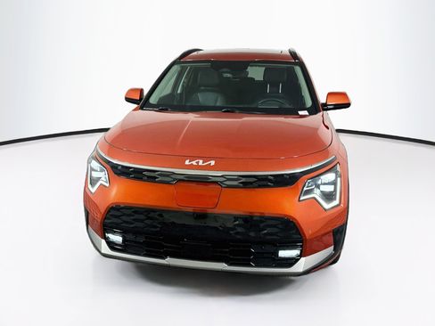 Used 2023 Kia Niro Wave w/ Wave Preserve Package FWD image 2