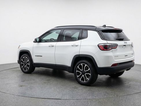 Used 2025 Jeep Compass Trailhawk image 6