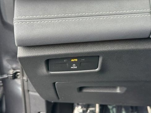 Certified 2025 Volkswagen Tiguan SE R-Line AWD/4WD image 23