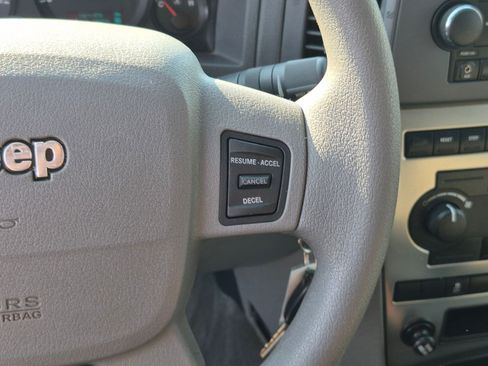 Used 2006 Jeep Grand Cherokee Laredo AWD/4WD image 18