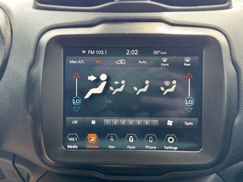 Used 2023 Jeep Renegade Latitude AWD/4WD image 16