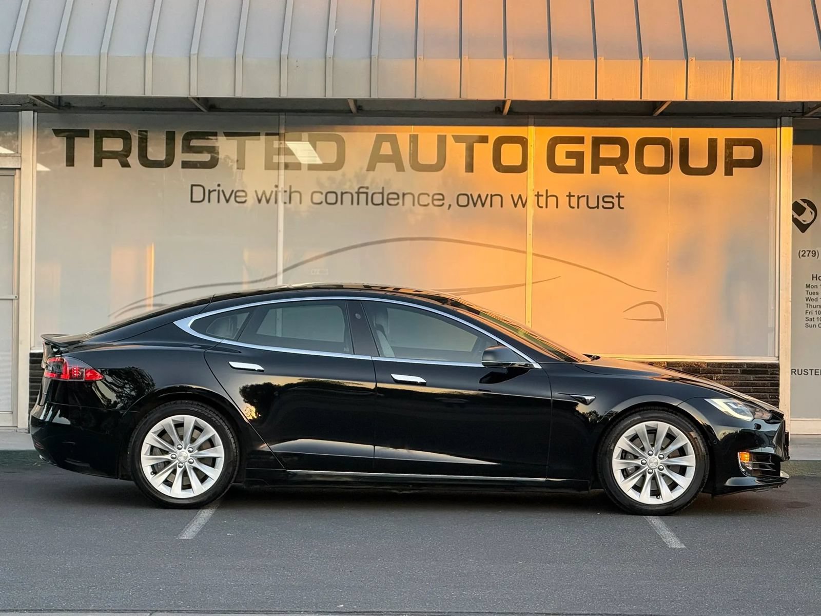 Used 2017 Tesla Model S 75D AWD/4WD image 5