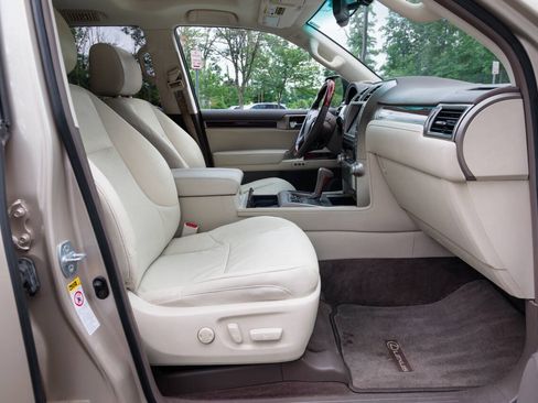 Used 2010 Lexus GX 460 w/ Comfort Plus Pkg AWD/4WD image 21