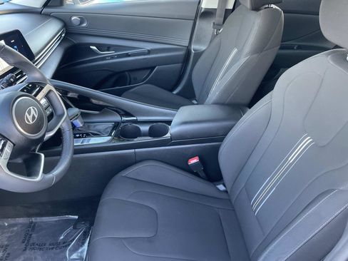 Certified 2025 Hyundai Elantra SEL image 20